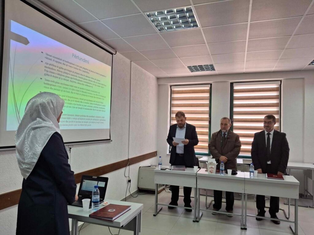 Kandidatja Hatixhe Jashanica - Sadriu, mbron temën e nivelit MA në Fakultetin e Studimeve Islame të Prishtinës