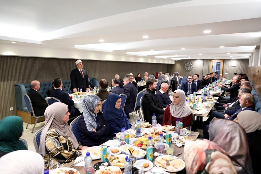 Fakulteti i Studimeve Islame shtron iftar për staf dhe studentë